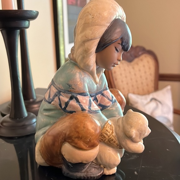 Lladro Daisa Native American Eskimo Poor Bear. Pictures part of description. - Picture 4 of 13